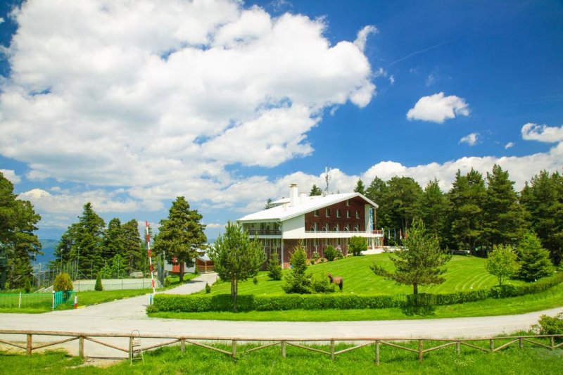 Хотел Луч - Снимка 0