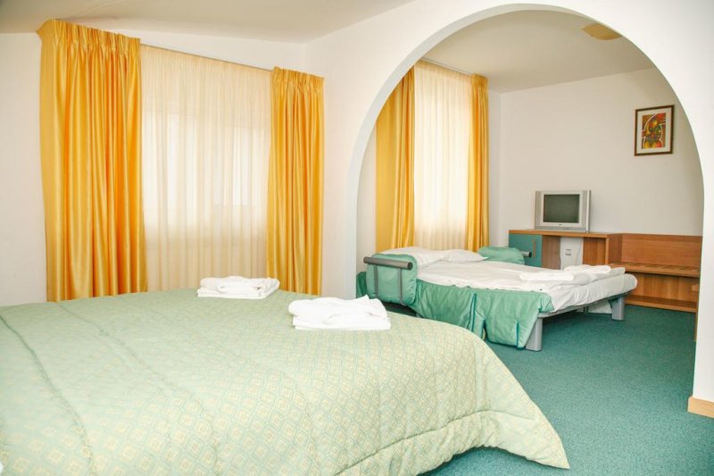 Хотел Луч - Снимка 2