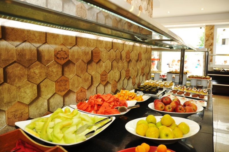 Acar Hotel - Снимка 2