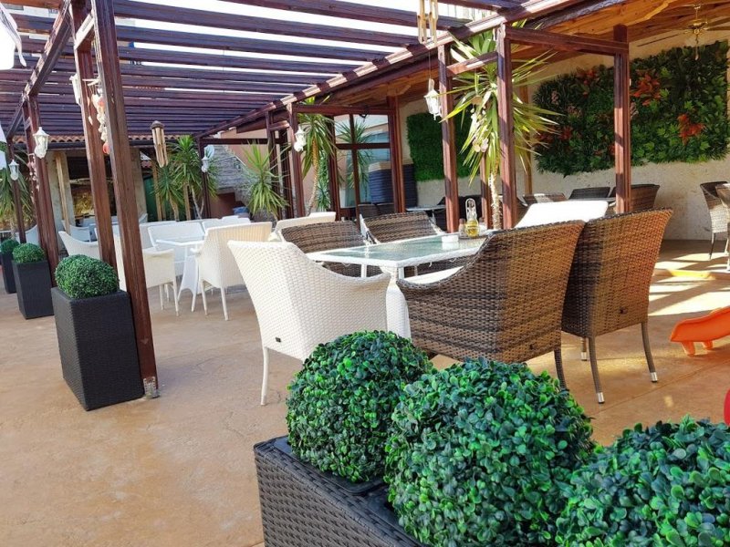 Хотел Голдън Плейс - Снимка 9