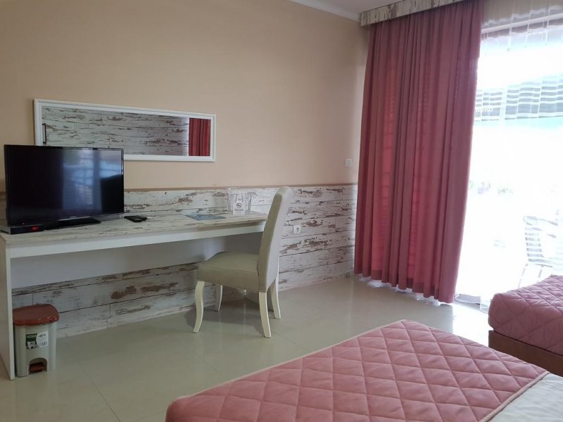 Хотел Голдън Плейс - Снимка 4