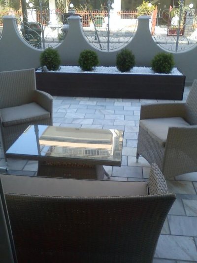 Ouzas Hotel - Снимка 1