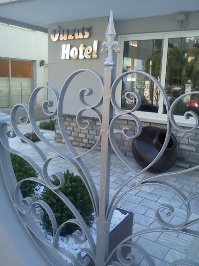Ouzas Hotel - Снимка 3