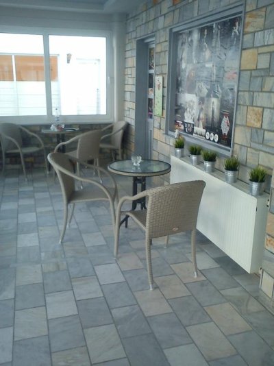 Ouzas Hotel - Снимка 4