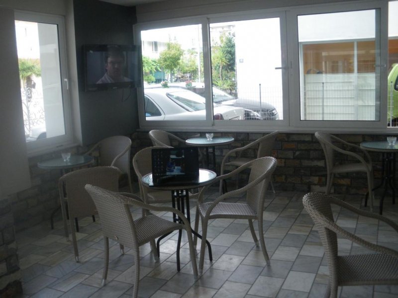 Ouzas Hotel - Снимка 9