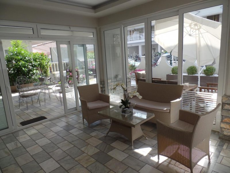 Ouzas Hotel - Снимка 8