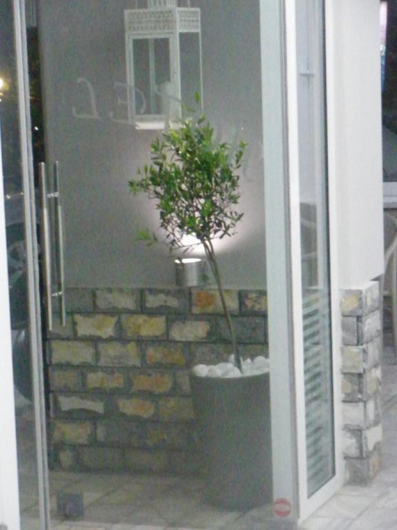 Ouzas Hotel - Снимка 8