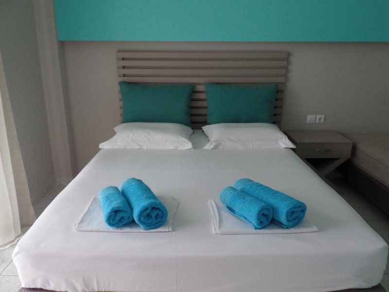 Ouzas Hotel - Снимка 3