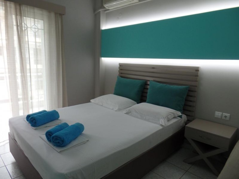 Ouzas Hotel - Снимка 1