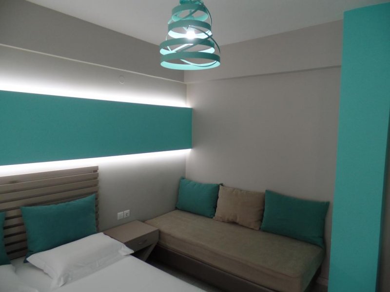 Ouzas Hotel - Снимка 2