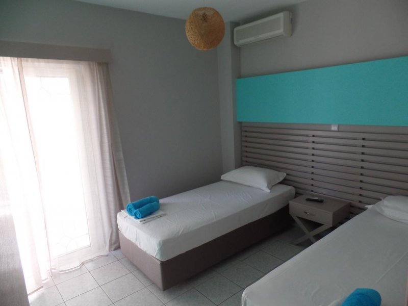 Ouzas Hotel - Снимка 7