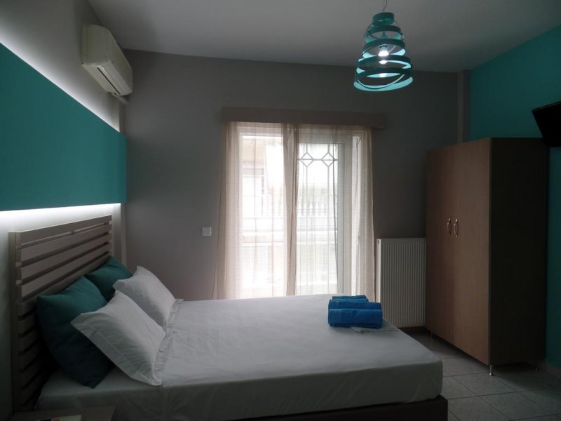 Ouzas Hotel - Снимка 1