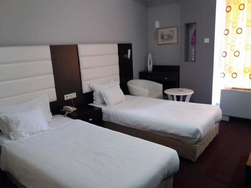 Hotel Continental - Снимка 1