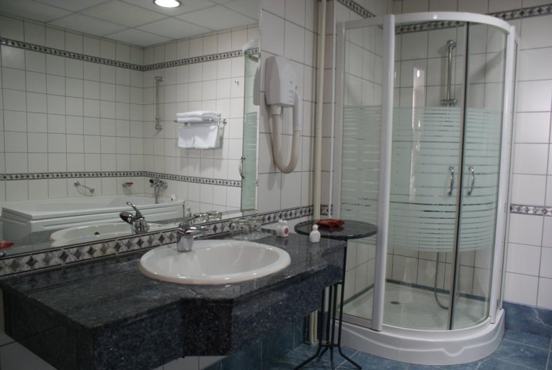 Hotel Continental - Снимка 2