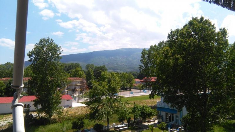 Hotel Lefkes - Снимка 1