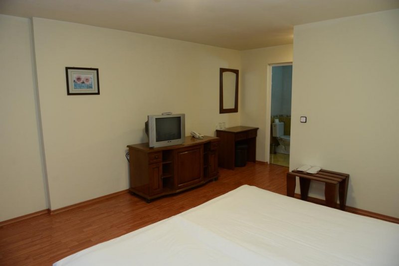 Хотел Холидей Груп - Снимка 2