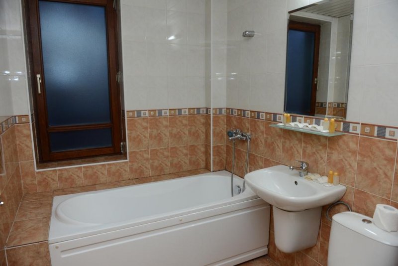 Хотел Холидей Груп - Снимка 9