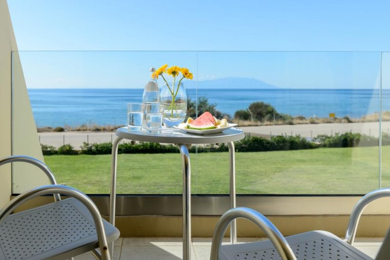 Alexander Beach Hotel & Spa - Снимка 4
