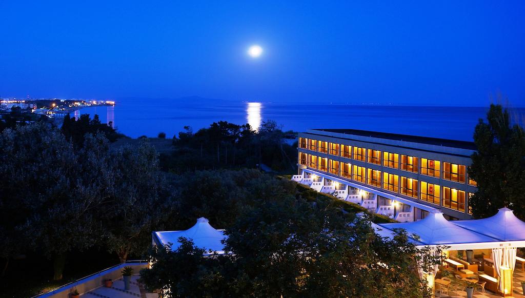 Нова Година в Гърция! 2 нощувки със закуски и вечеря + Гала вечеря в Alexander Beach Hotel 5*, Александруполис! - Снимка 17
