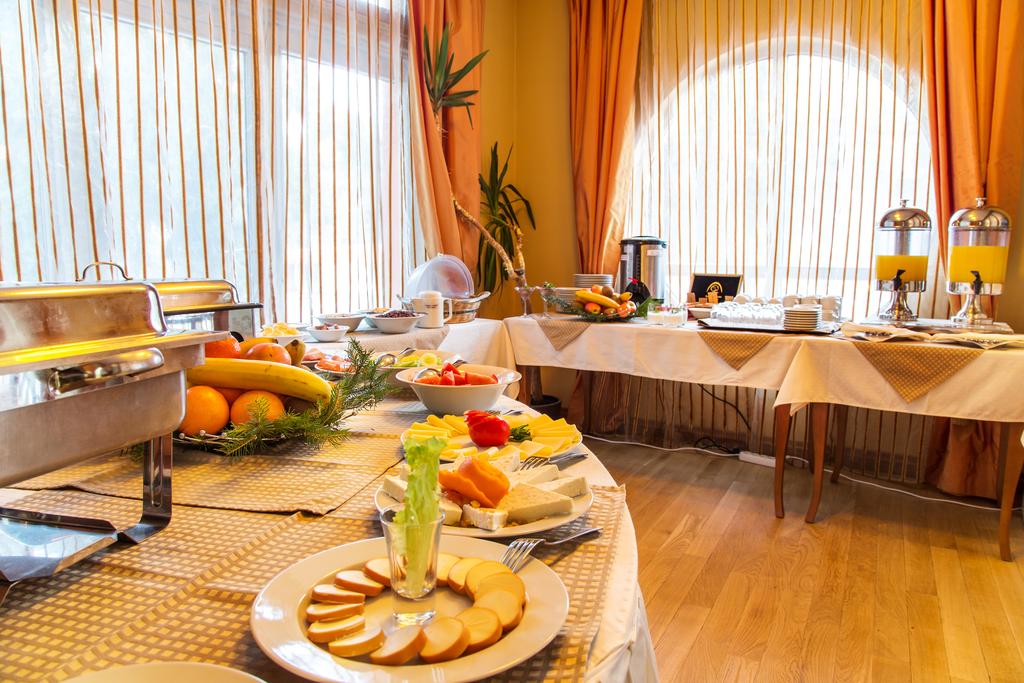 Нощувка на човек със закуска и вечеря в хотел Сокол***, Боровец! - Снимка 8