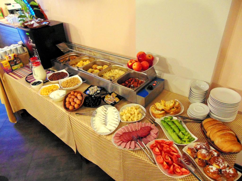 Нова Година в Банско. 3, 4 или 5 нощувки, закуски и празнична вечеря на човек + фойерверки и изненади в хотел Бутик Салена*** - Снимка 32