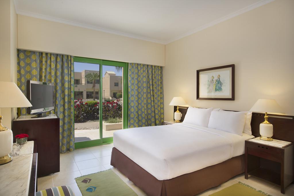 Самолетна екскурзия до Египет! 7 Аll Inclusive нощувки в хотел хотел Hilton Resort 5* от Караджъ Турс - Снимка 19