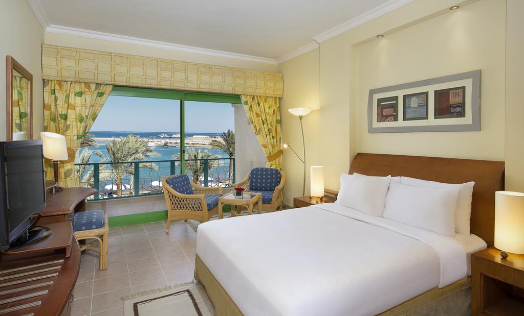 Самолетна екскурзия до Египет! 7 Аll Inclusive нощувки в хотел хотел Hilton Resort 5* от Караджъ Турс - Снимка 4
