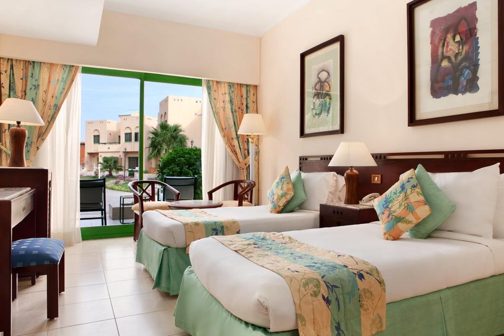 Самолетна екскурзия до Египет! 7 Аll Inclusive нощувки в хотел хотел Hilton Resort 5* от Караджъ Турс - Снимка 37