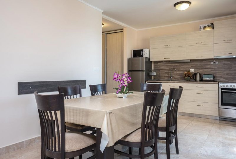 Апартаментен комплекс Естебан - Снимка 3