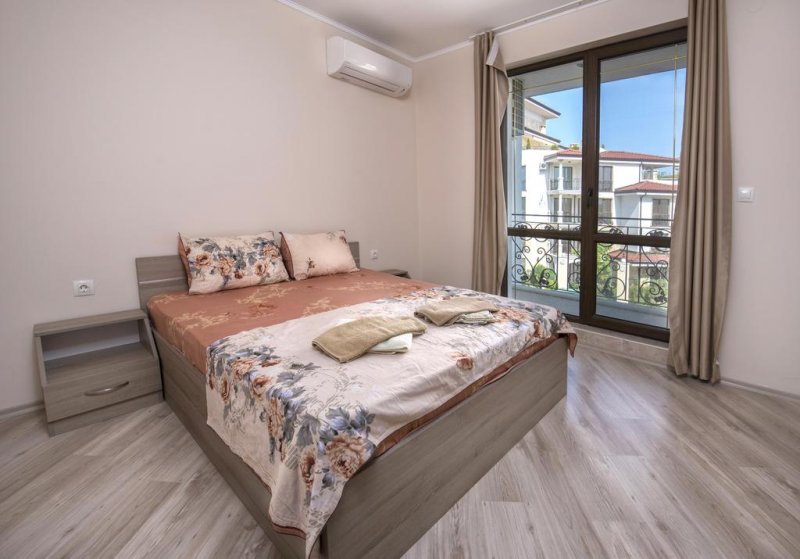 Апартаментен комплекс Естебан - Снимка 4