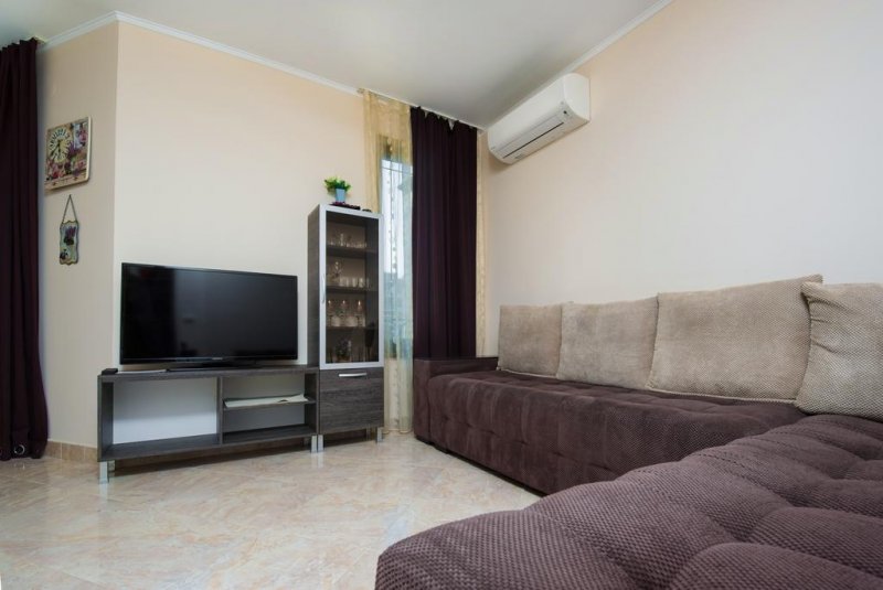 Апартаментен комплекс Естебан - Снимка 3