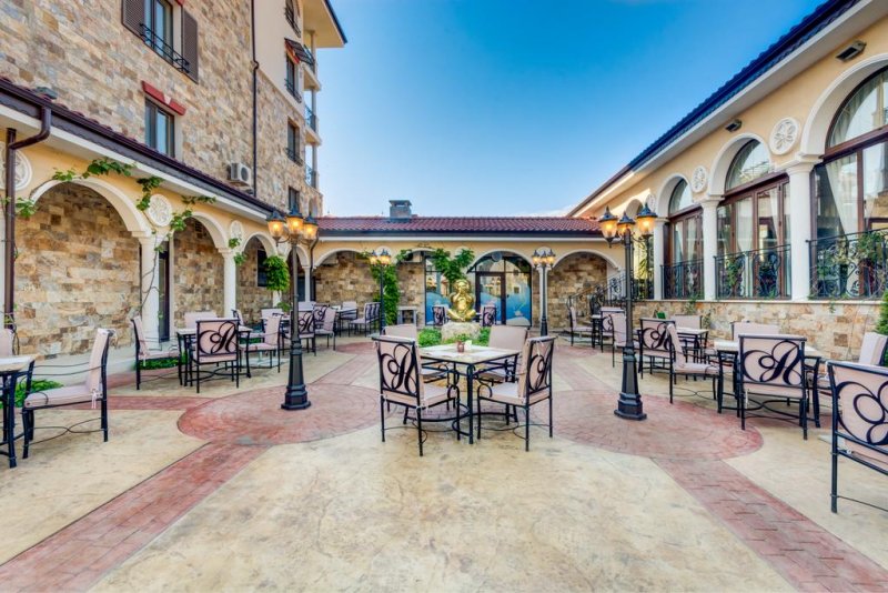 Апартаментен комплекс Естебан - Снимка 7