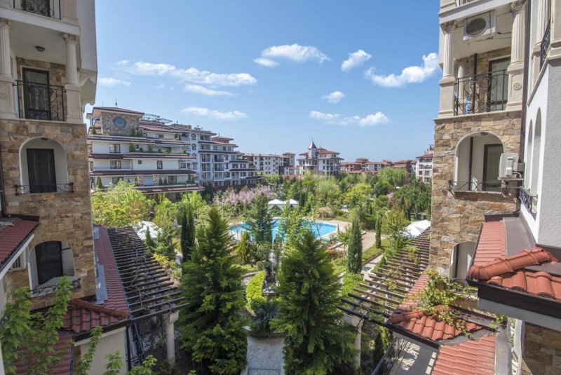 Апартаментен комплекс Естебан - Снимка 2