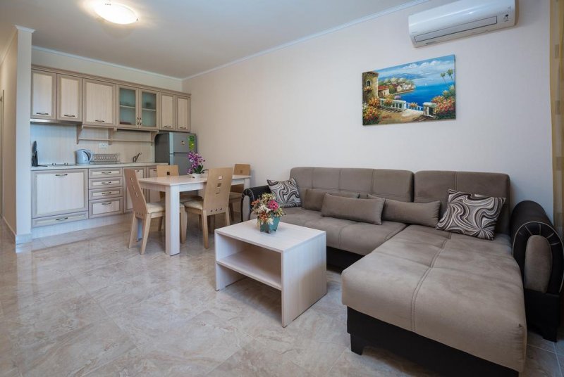 Апартаментен комплекс Естебан - Снимка 11