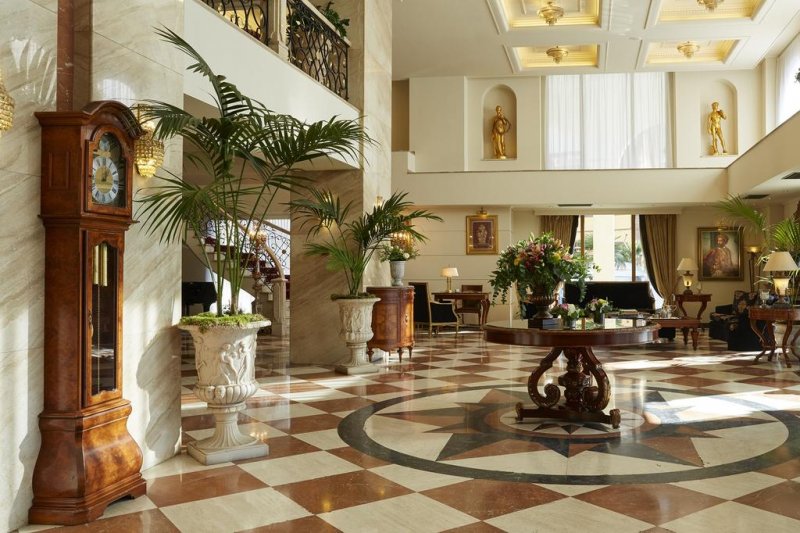 Mediterranean Palace - Снимка 8