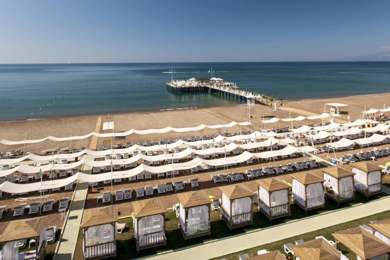 Delphin Imperial Lara - Снимка 1