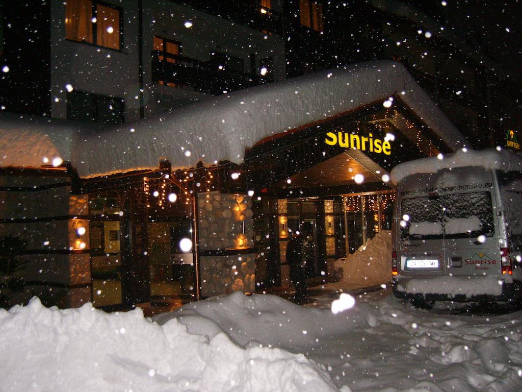Нова година в Банско! 3 нощувки със закуски и вечери, едната празнична + топъл басейн и релакс пакет в хотел Сънрайз**** - Снимка 15