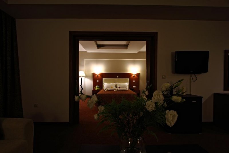 Siris Hotel - Снимка 3