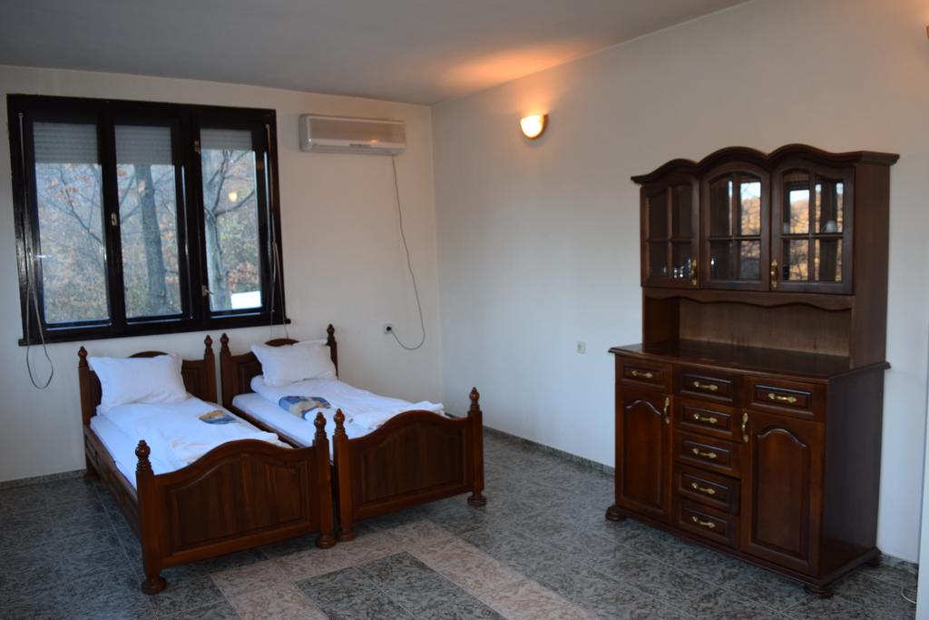 1, 2 или 3 нощувки на човек в оборудвана къща от хотел Света Гора, с. Орешак - Снимка 2