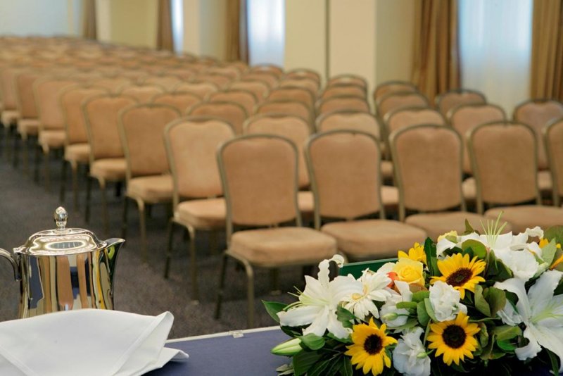 Holiday Inn Thessaloniki - Снимка 3