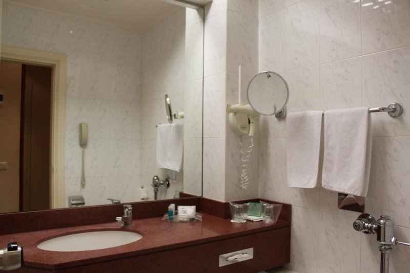 Holiday Inn Thessaloniki - Снимка 7