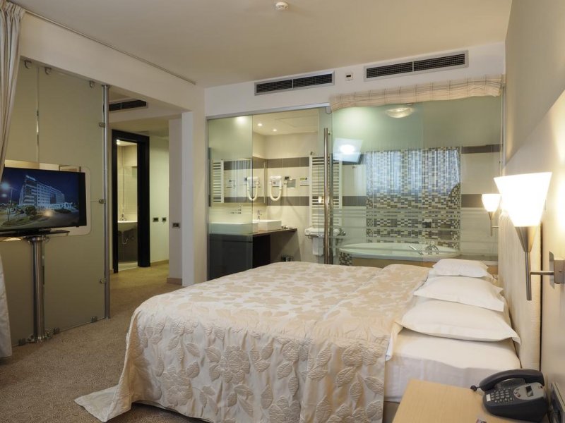 IN Hotel Beograd - Снимка 8