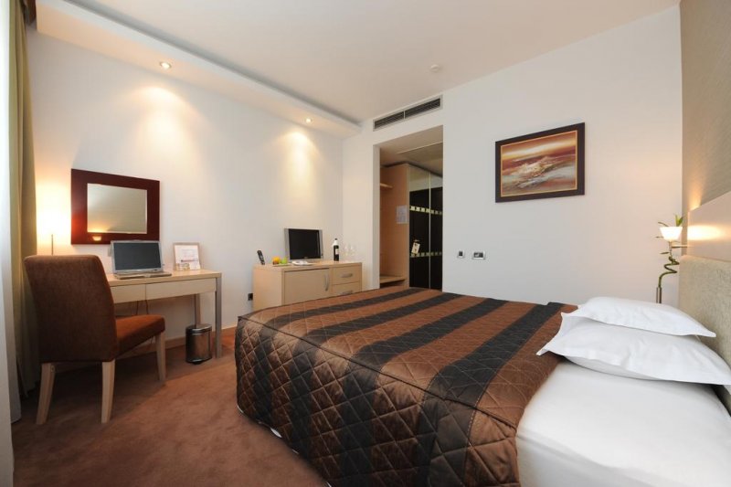 IN Hotel Beograd - Снимка 9