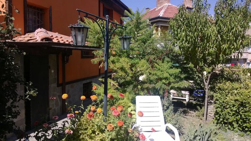 Къща за гости При чорбаджийката - Снимка 2