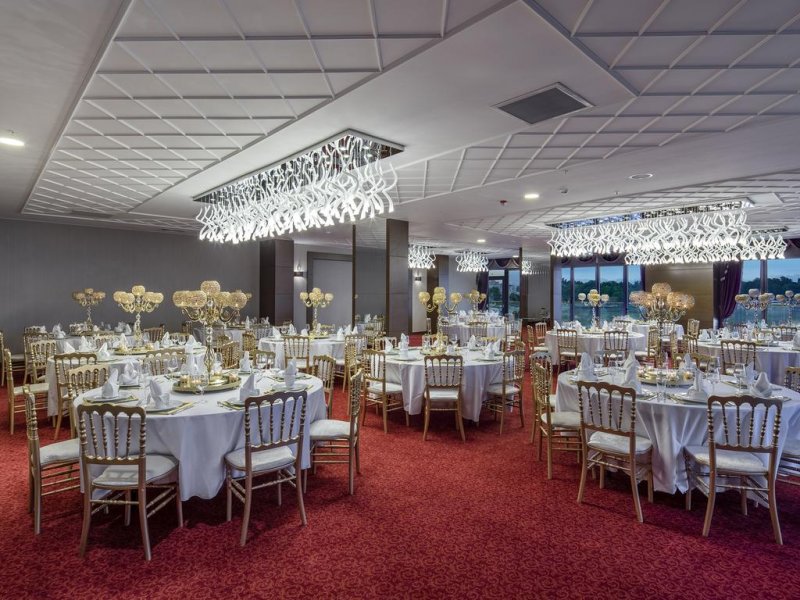 Hampton by Hilton - Снимка 10