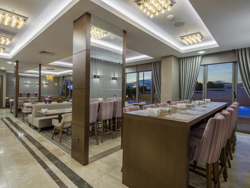 Hampton by Hilton - Снимка 1