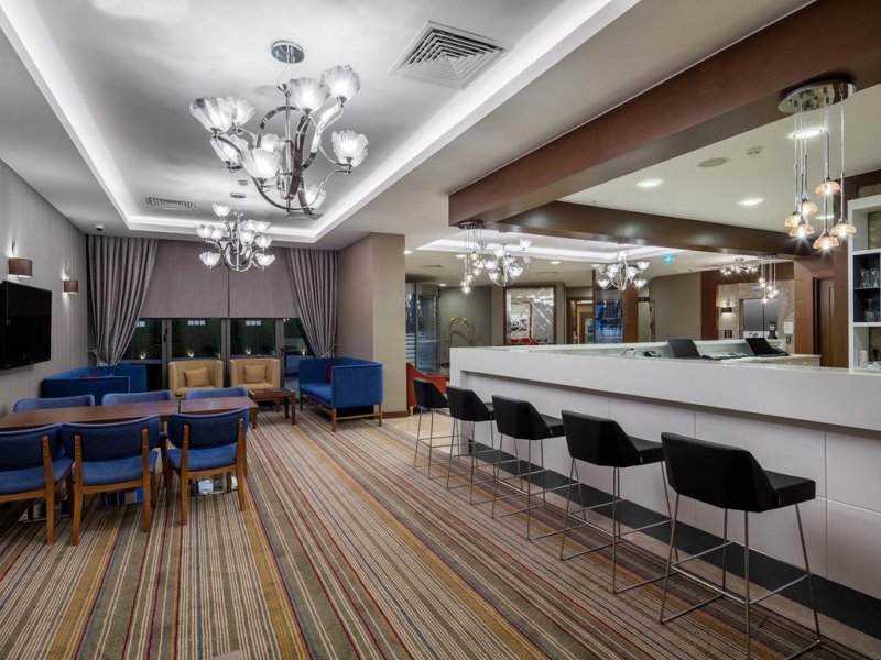 Hampton by Hilton - Снимка 11