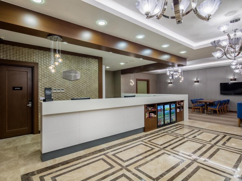 Hampton by Hilton - Снимка 2