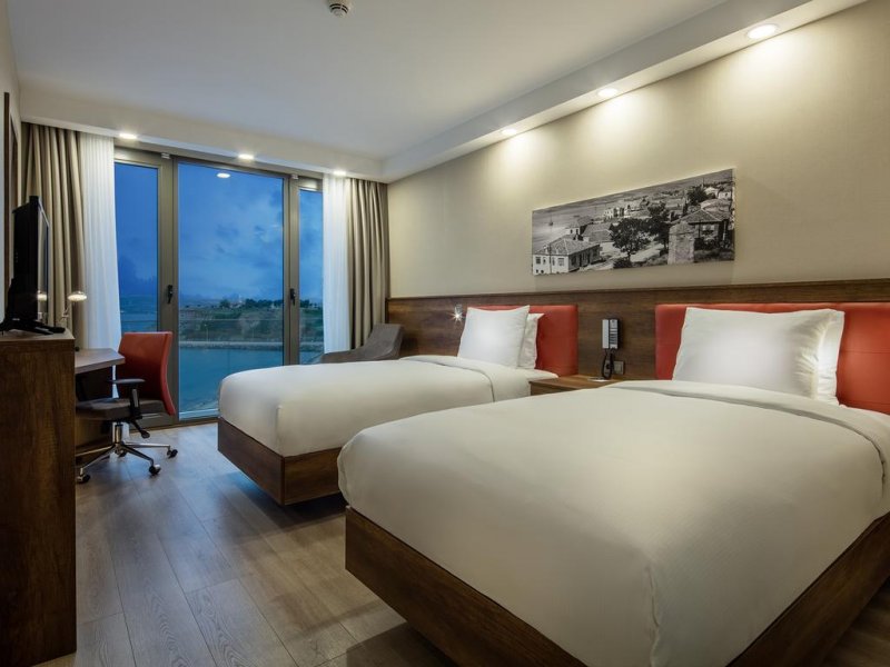 Hampton by Hilton - Снимка 4