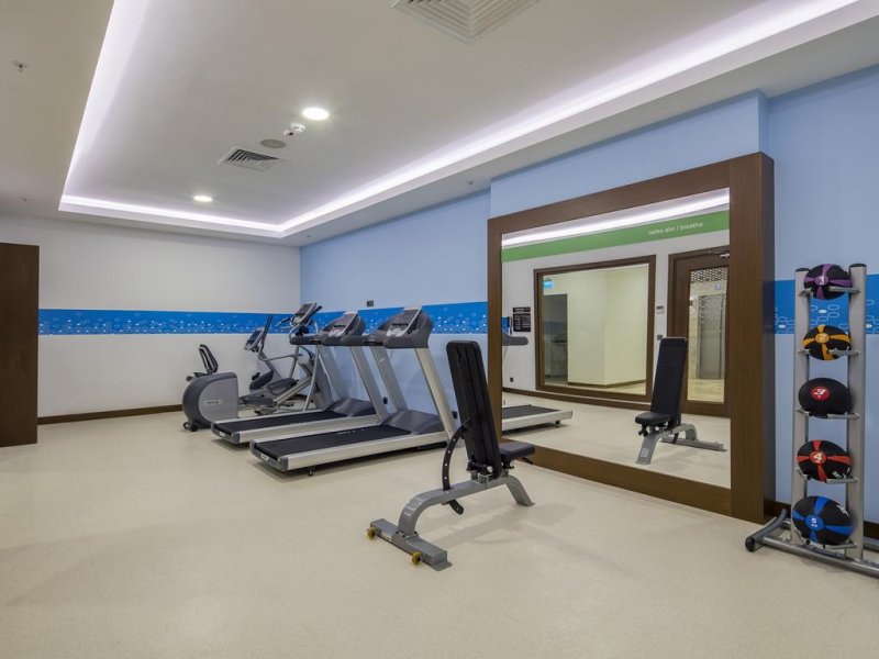 Hampton by Hilton - Снимка 7